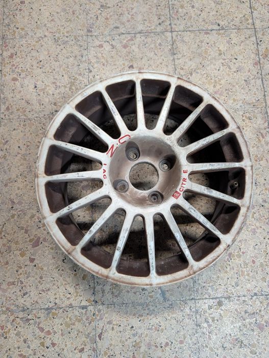 Só tenho uma jante citroen c2 Race 16"
