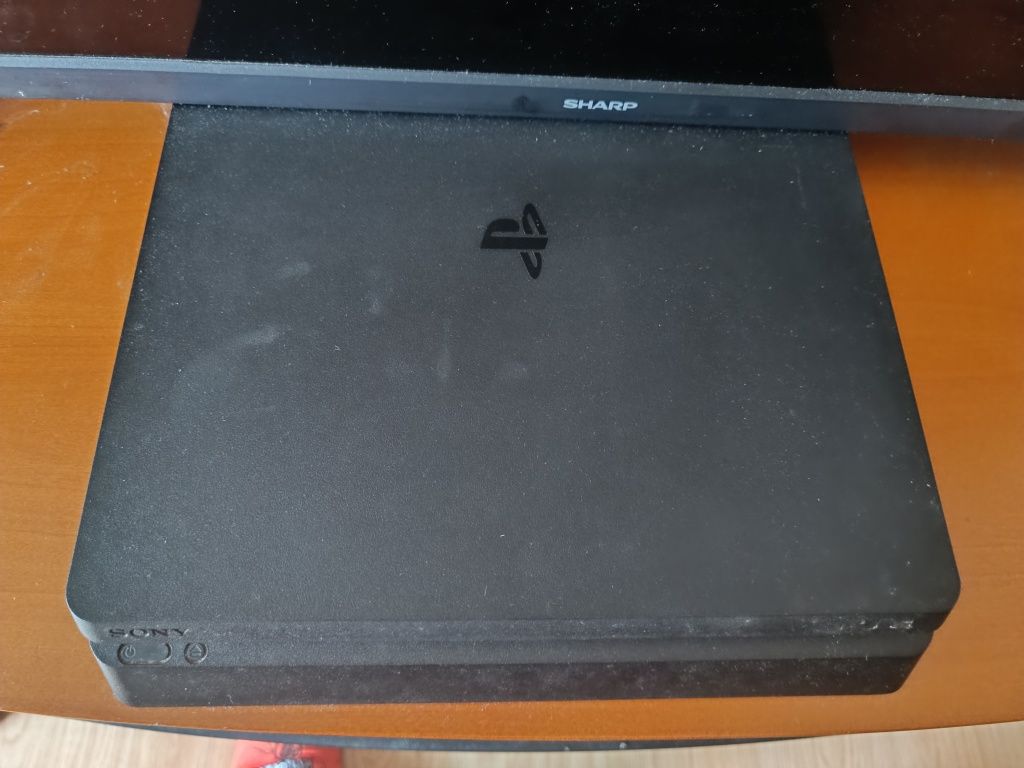 PS4 500GB + 2 comandos + jogos