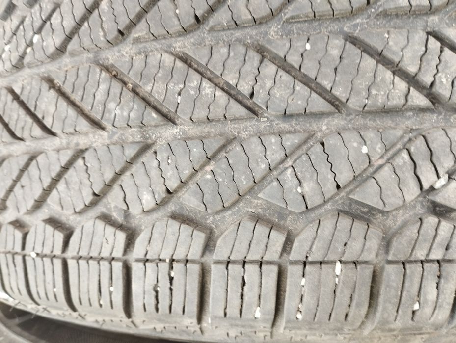 Продам шини Брібженстоун,розмір R18,комплект зима