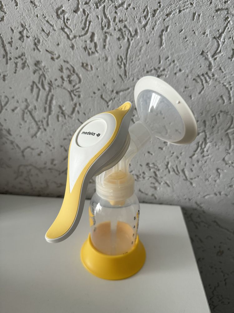 Молокосос Medela ручний + пакети для молока