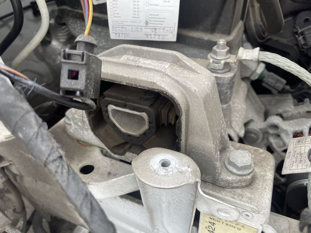 Vw up 1.0 mpi poduszka łapa silnika prawa ładna