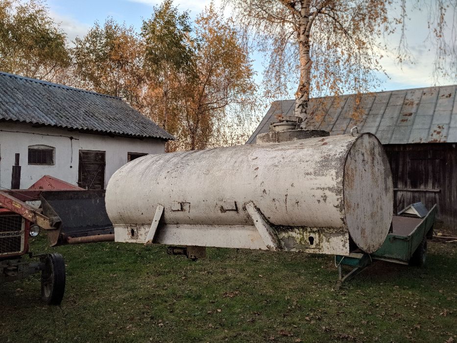 Beczka, zbiornik albo pojemnik 1300 litrów. Zamienię na glebogryzarkę