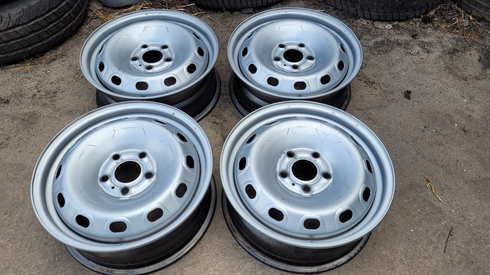Felgi 16" Renault Trafic Opel Vivaro Nissan 5x114.3 +Gratis
