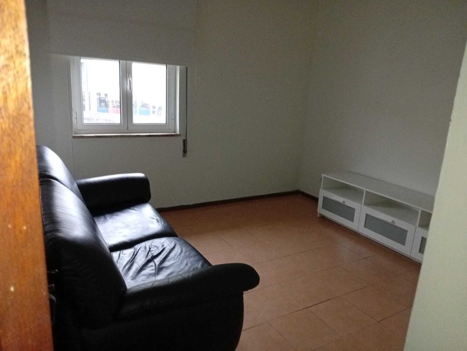 Arrenda-se Apartamento T2 - Fundão
