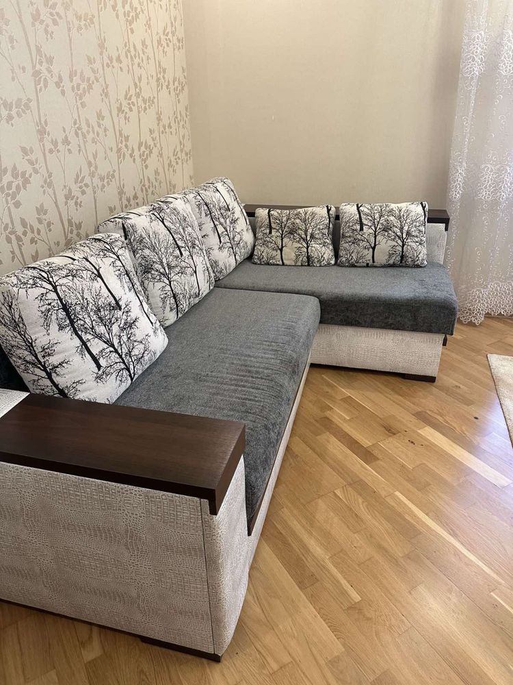 Рокладний кутовий диван з нішами для зберінання!