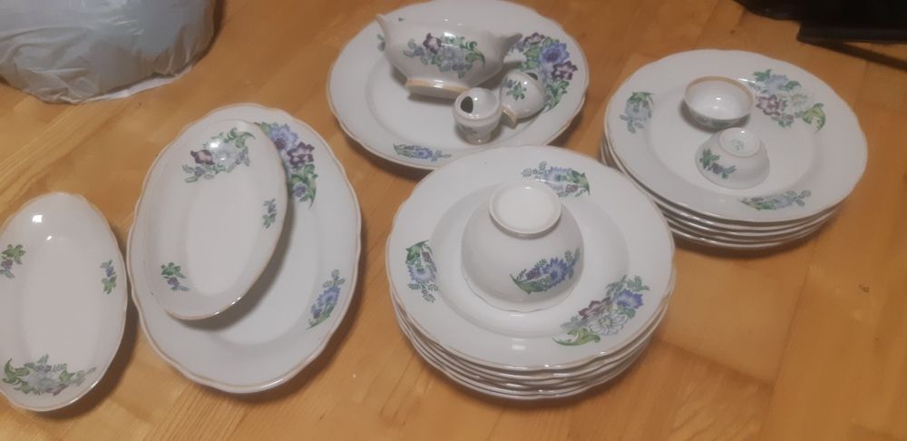 Великий столовий сервіз