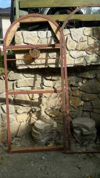 Rama - konstrukcja metalowa drzwi wejściowe łukowe stare