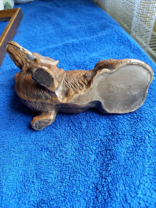 Figurka jamnika. Realistyczna