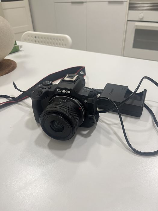 Canon EOS R50 com garantia — como nova!