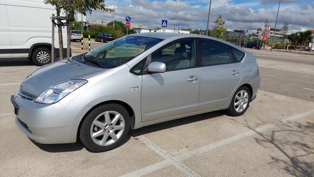 Toyota Prius 1.5 híbrido 2007, caixa automática.
