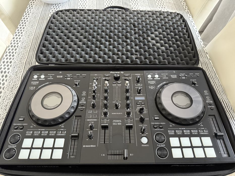 Vendo Controlador Pioneer DDJ 800 + Case Oficial