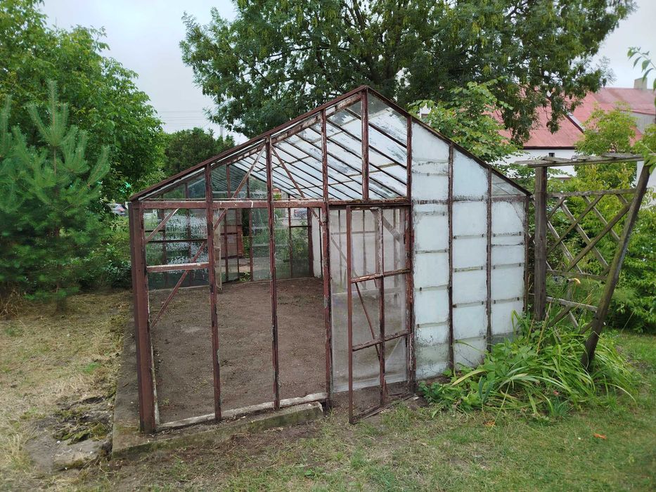 Szklarnia ogrodowa 5,70x3,30m wysokość 2,40m. Stal, szkło. Dwa wejścia