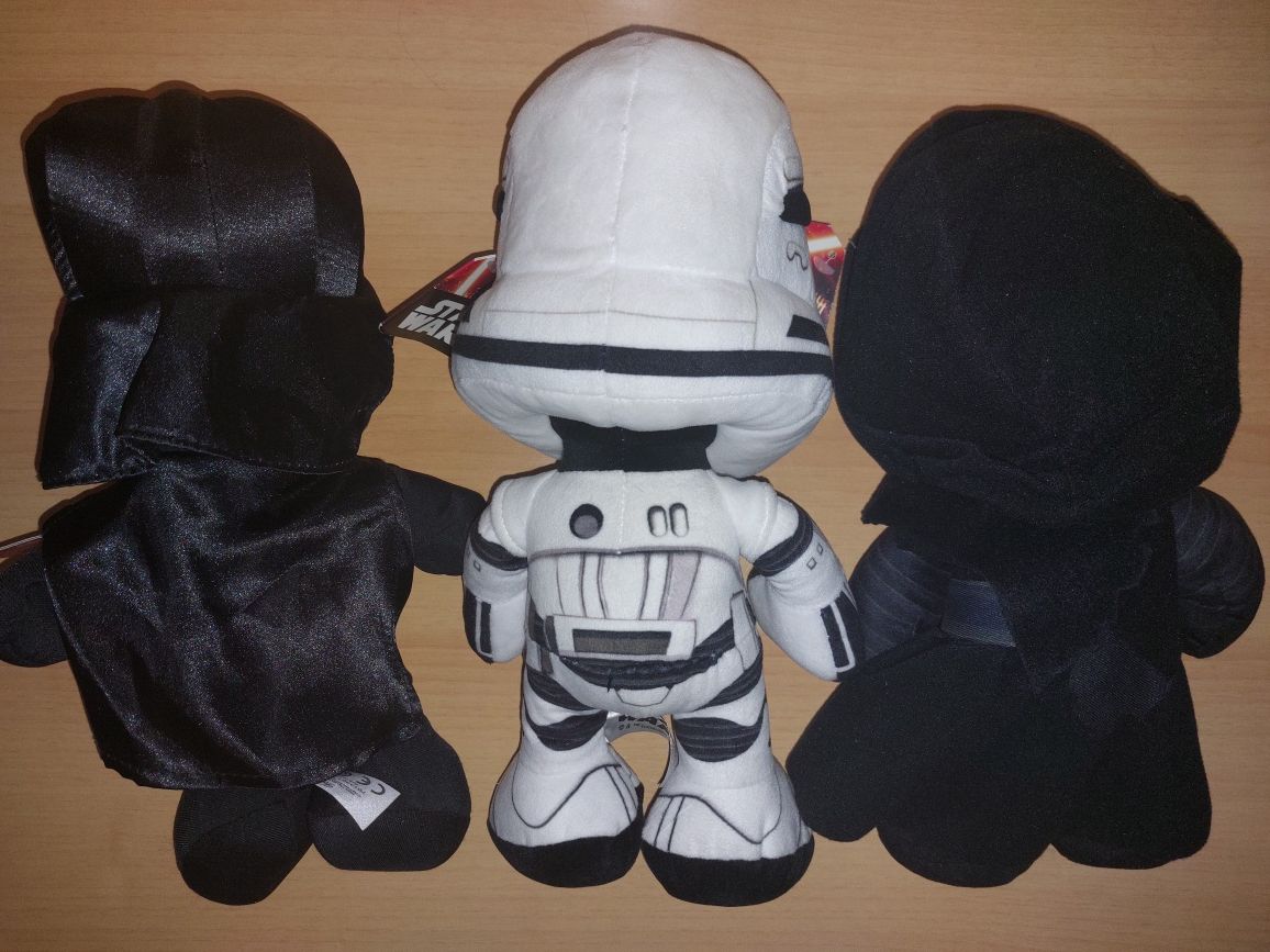 - Artigos Novos - Peluches Grandes 29 Cm Starwars / Disney / Famosa