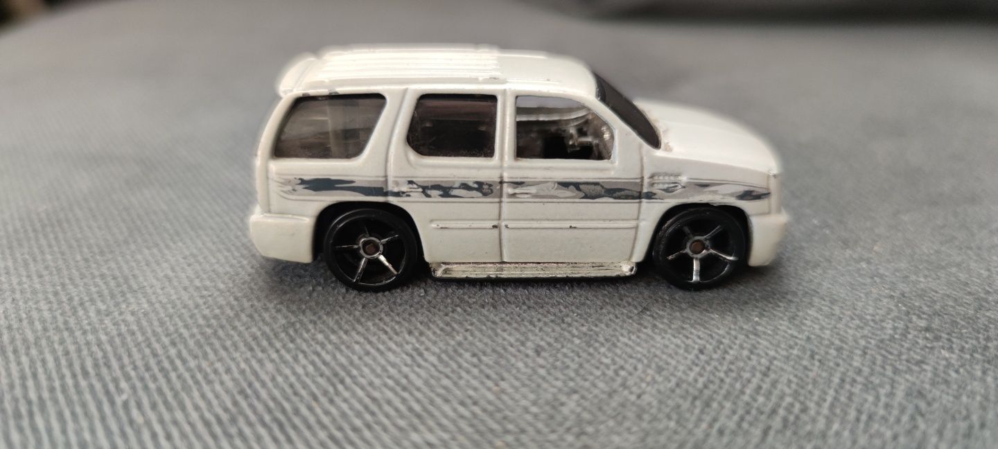 Hot Wheels 07 Cadillac Escapade