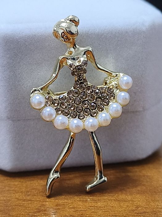 Alfinete Bailarina Dourada
