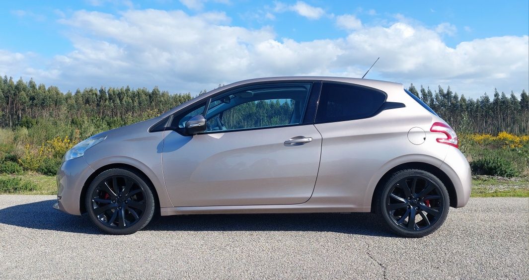 Peugeot 208 XY Limited Edition JBL 1.6 hdi 120cv Panorâmico