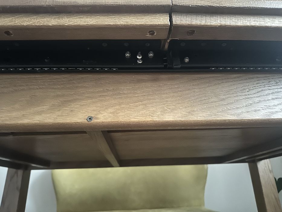 Великий дубовий розкладний стіл