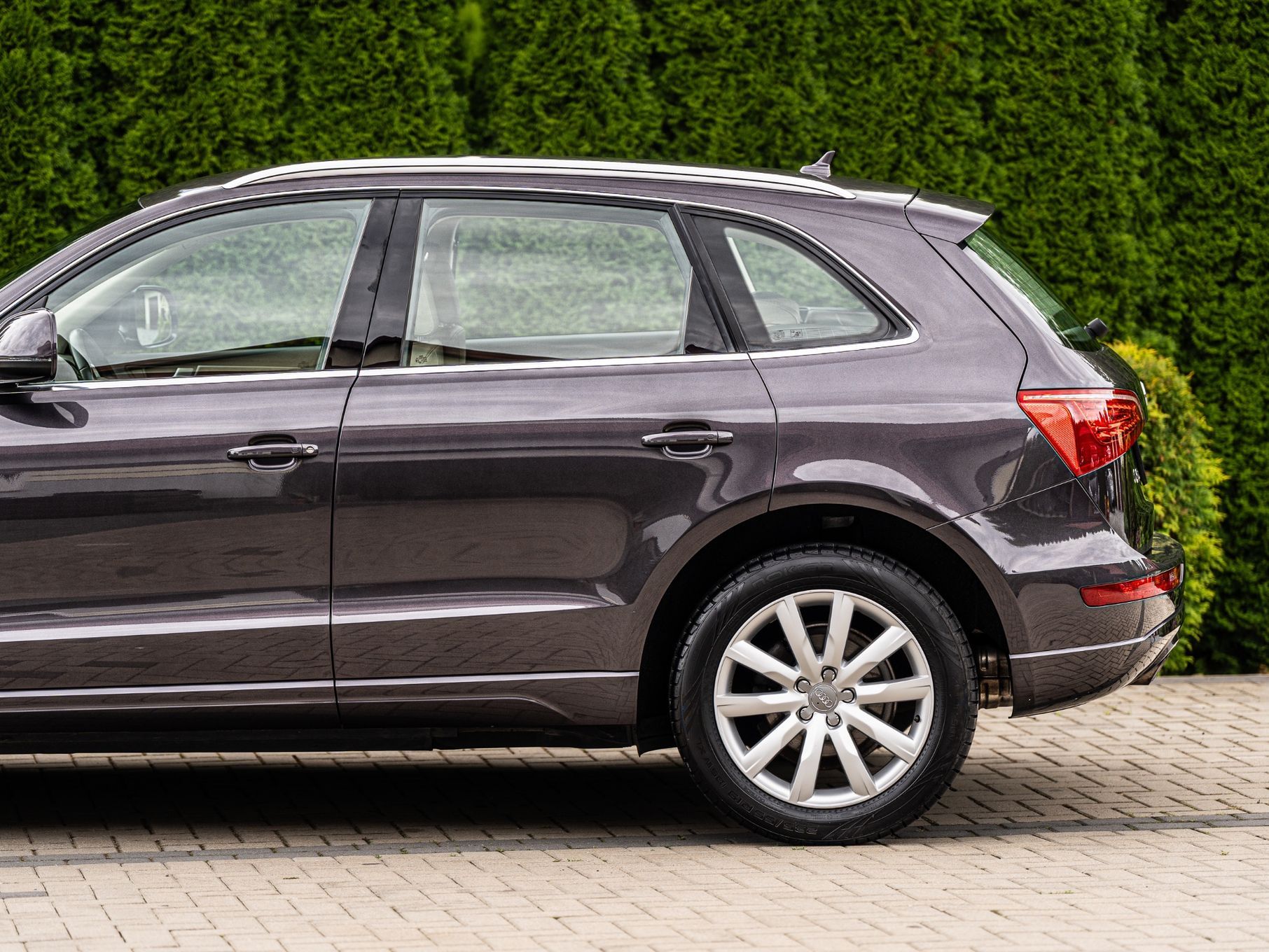 Audi Q5 *QUATTRO*2.0 TDI(143 KM)*CZUJNIKI*JEDYNIE 130 000*Piękny Kolor Grafit*