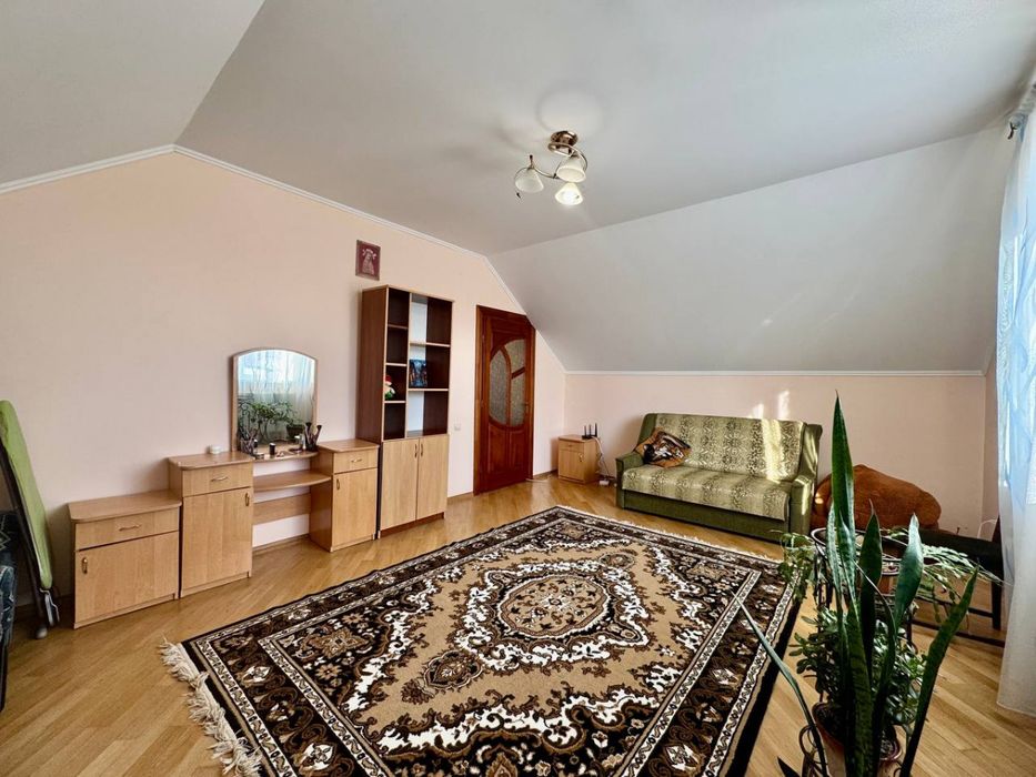 Продаж будинку Лісневицька