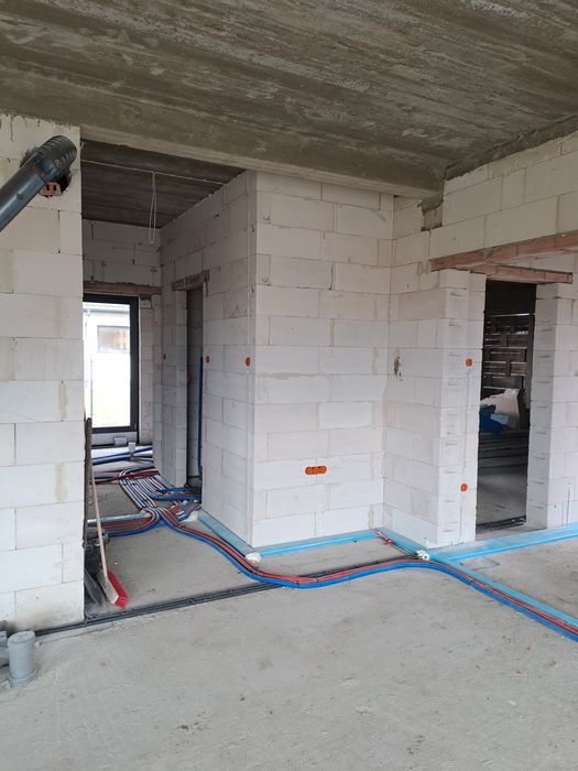 Usługi elektryczne – KinMar Construction | Profesjonalny elektryk