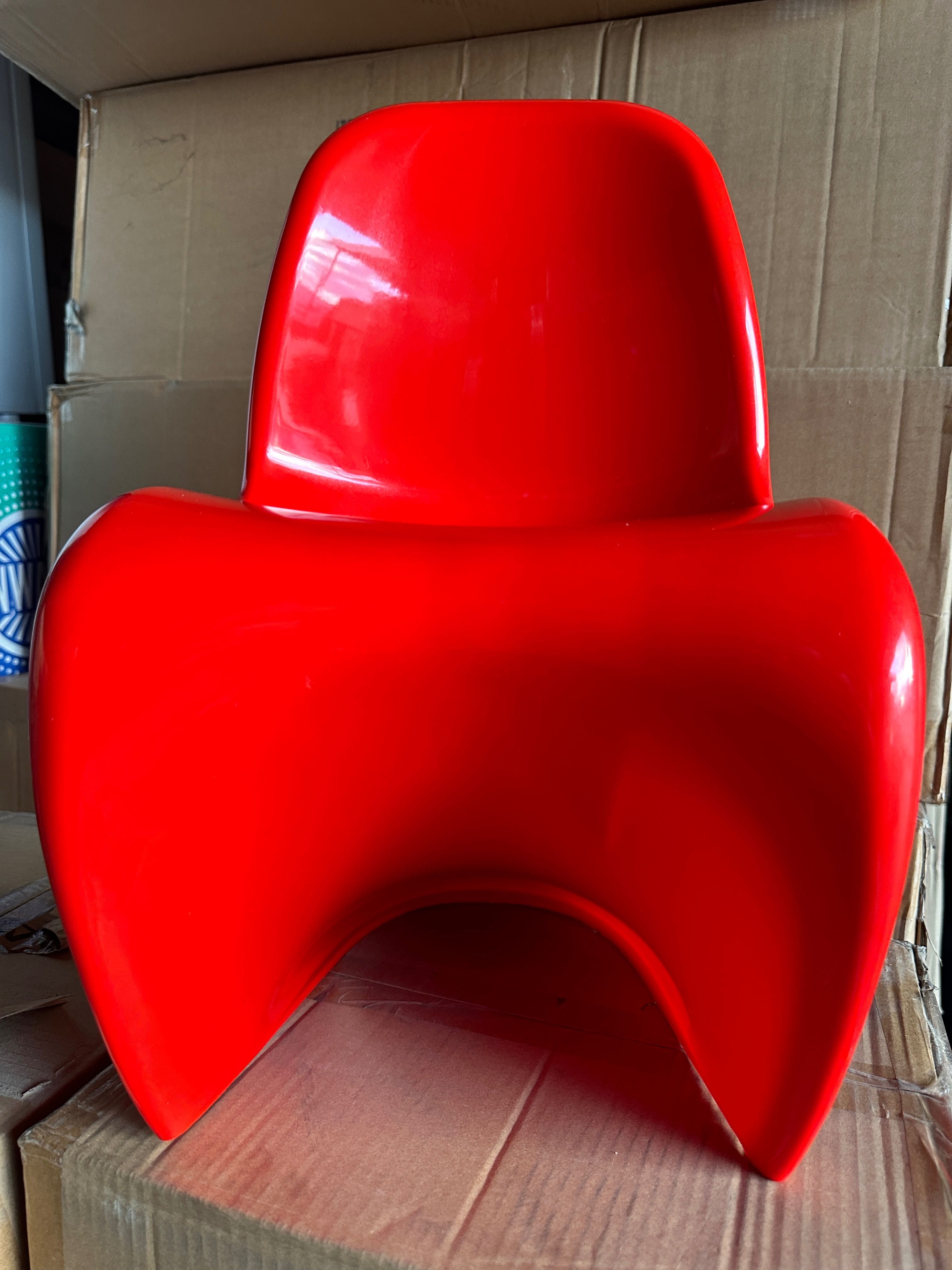 Czerwone Krzesło krzesełko  dla dzieci Panton. Rozmiar 46 x 28 x 26 cm