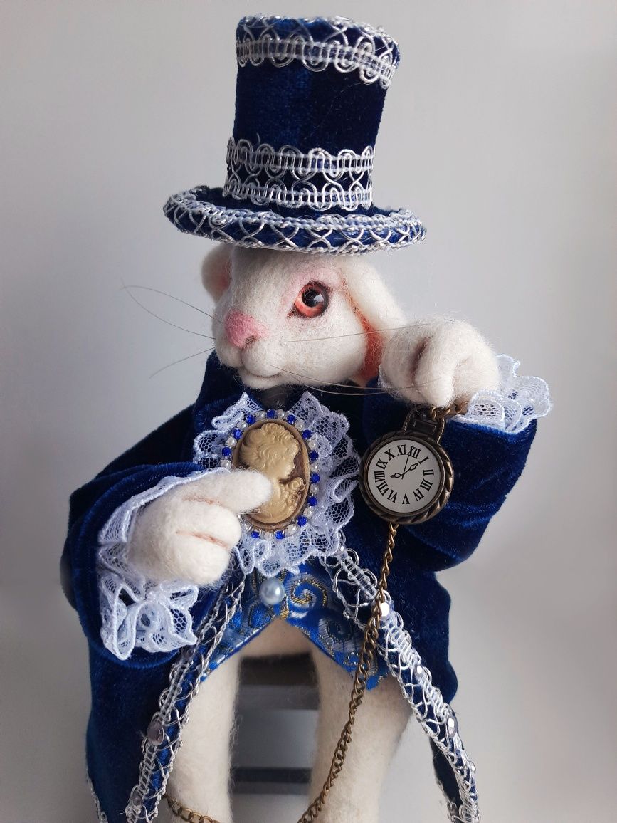 Интерьерная игрушка Белый кролик. Алиса в стране чудес.