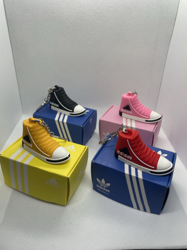 Porta chaves bota Nike Air e sapatos  Adidas