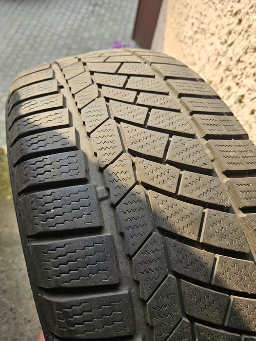 Opony zimowe Continental 225/55/17