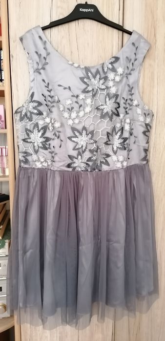 Szara haftowana z tiulowym dołem sukienka r. 44