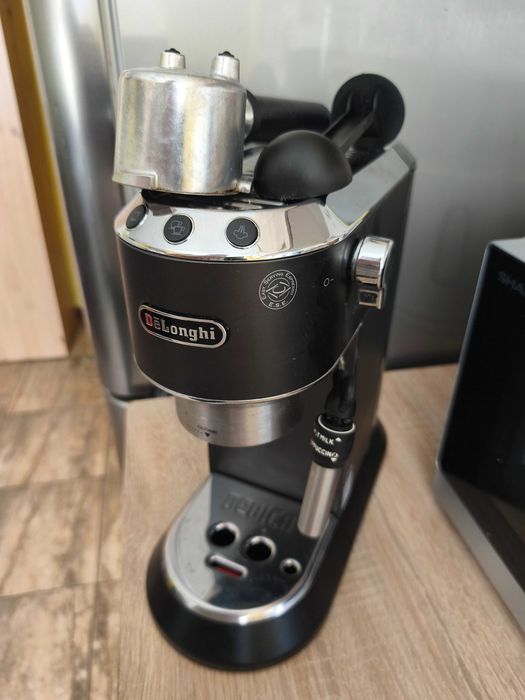 Ekspres DELONGHI Dedica Style
