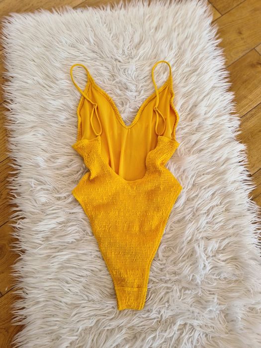 Nelly L 40 strój kąpielowy jednoczęściowy kostium mocno wycięty prążki