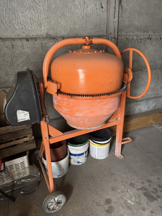 Sprzrdam betoniarkę