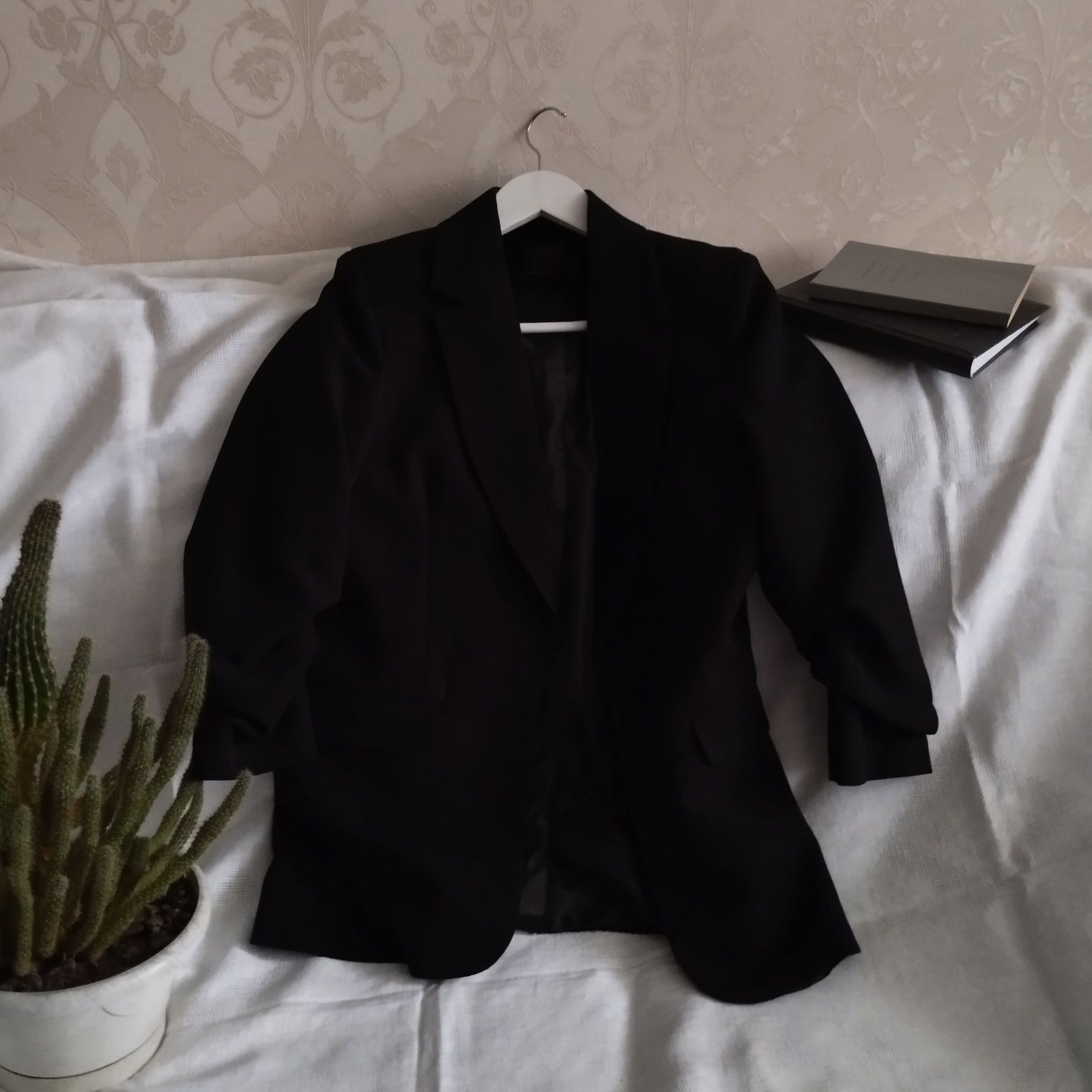 Базовий чорний піджак