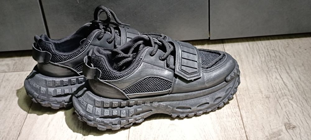 Чоловічі кросівки