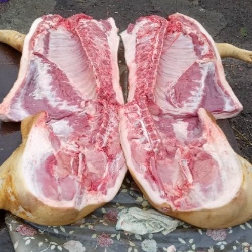 Тушка свинини, пів-тушкі, четвертинна.