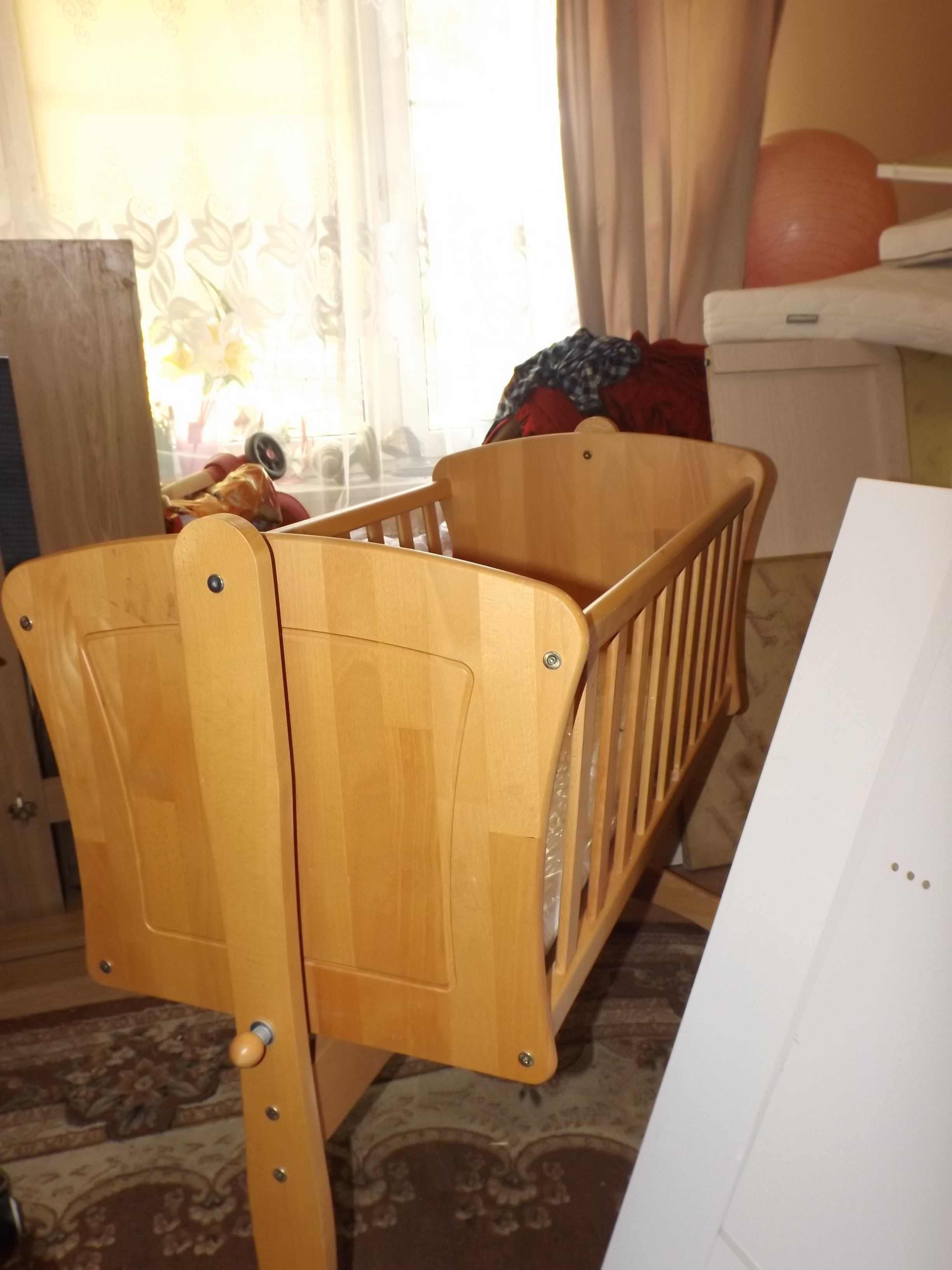 kołyska dla dziecka drewniana z materacem, łóżeczko niemowlęce