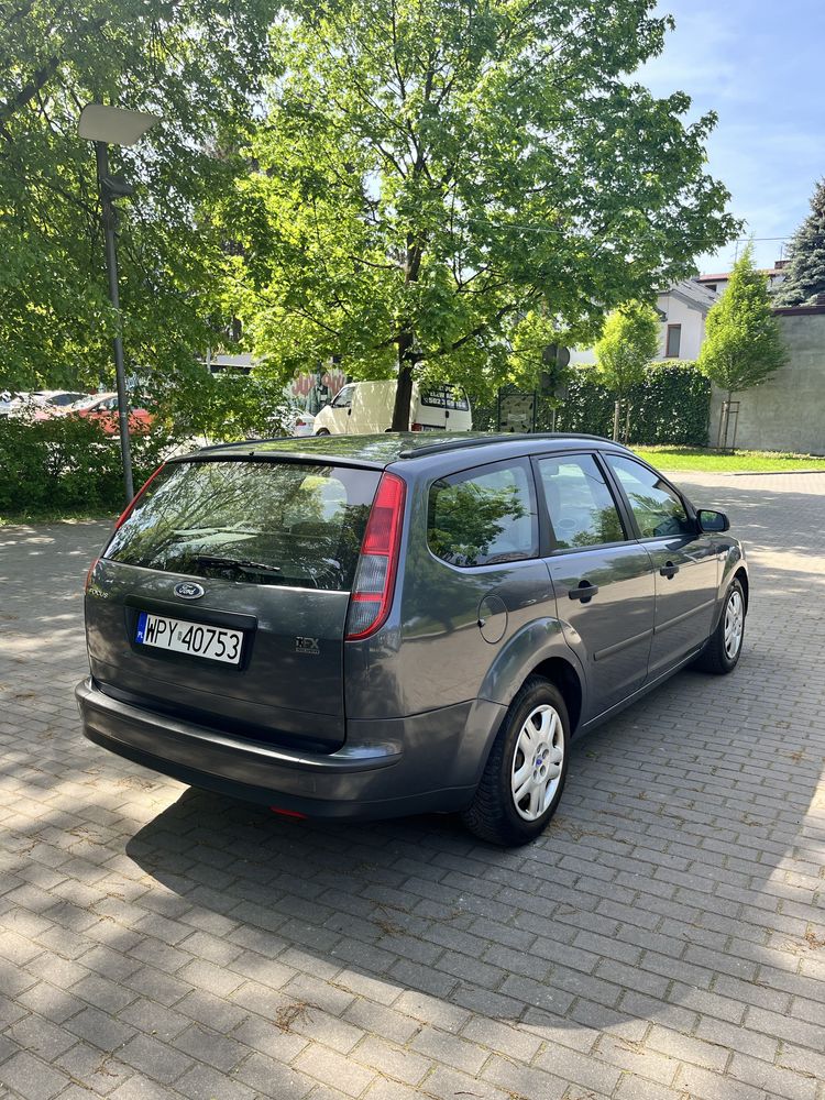 Ford Focus kombi 1.6 benzyna