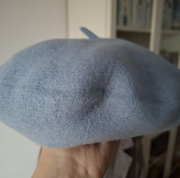 Nowy dzianinowy beret