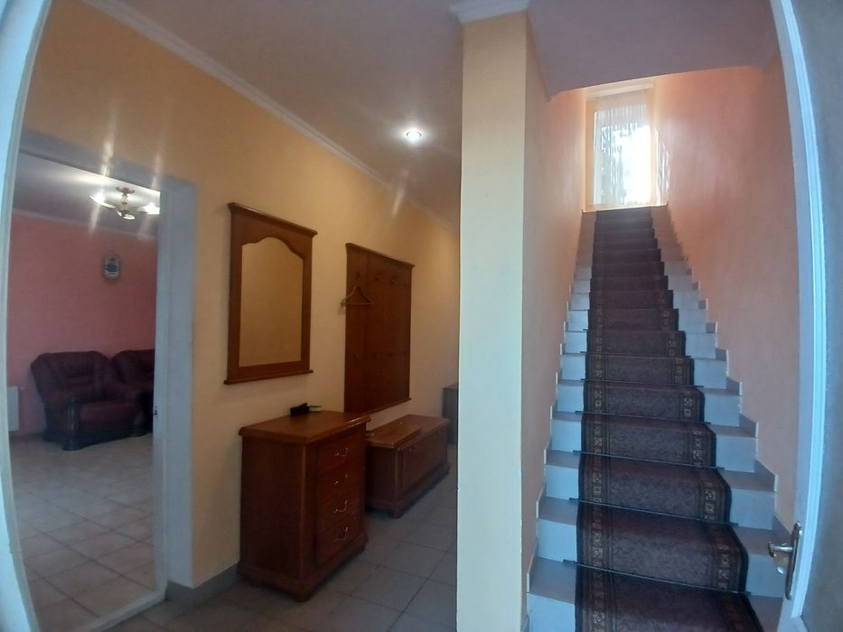 Аренда 2х уровневого коттеджа