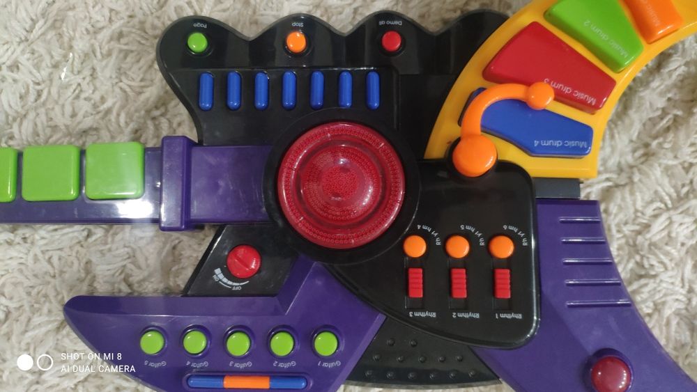 Детская музыкальная гитара