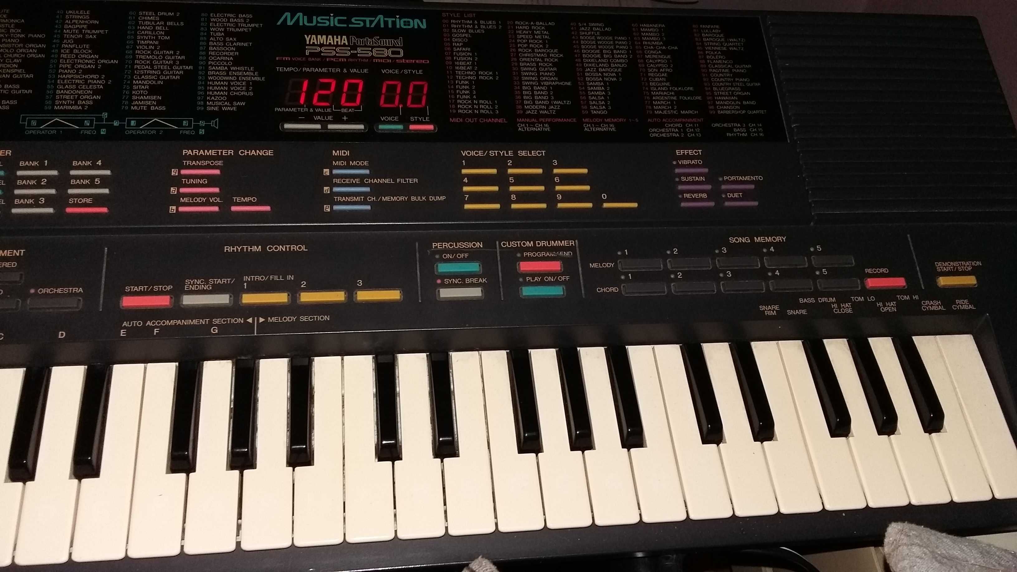Syntezator FM Yamaha PSS-580  z MIDI stan BDB Retro 1989r