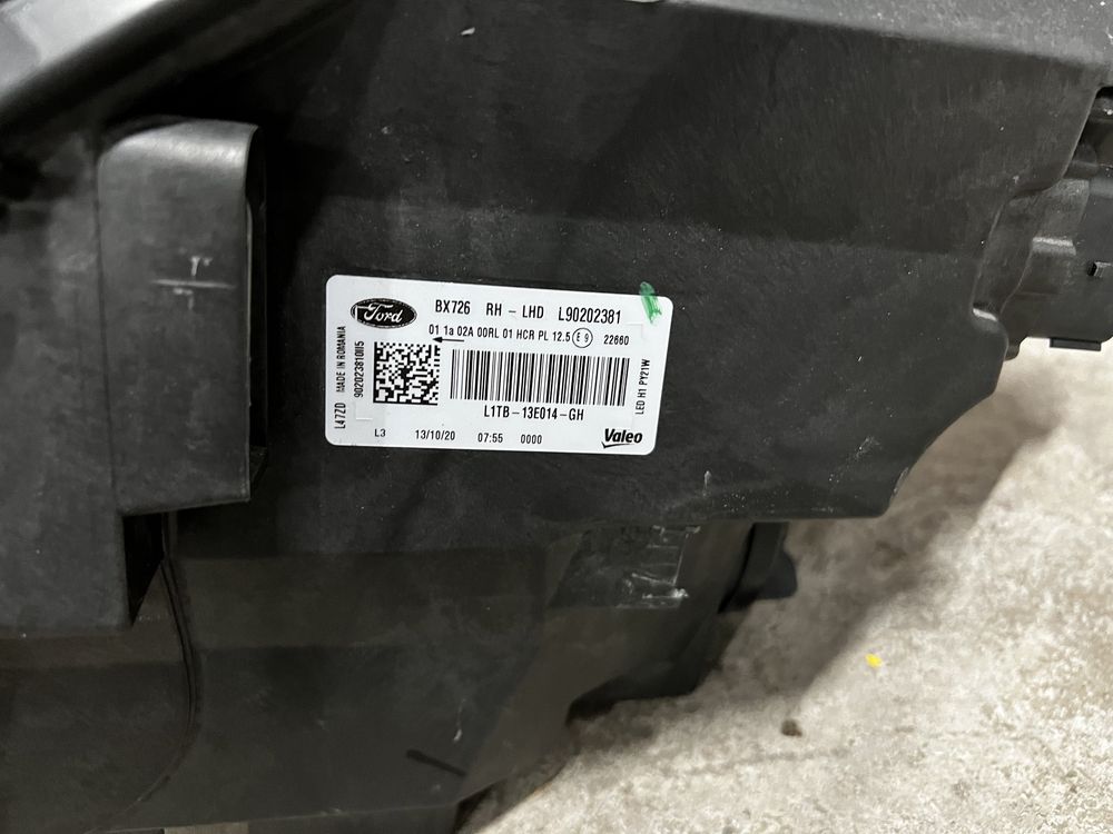 Farol  direito ford puma