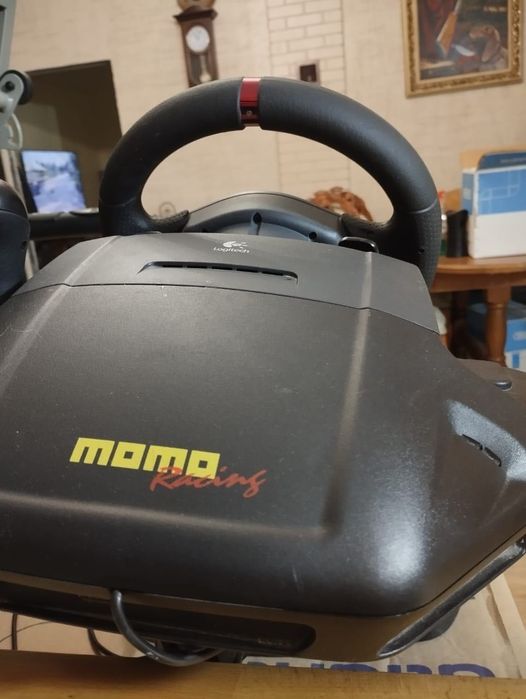 Руль ігровий logitech momo rasing