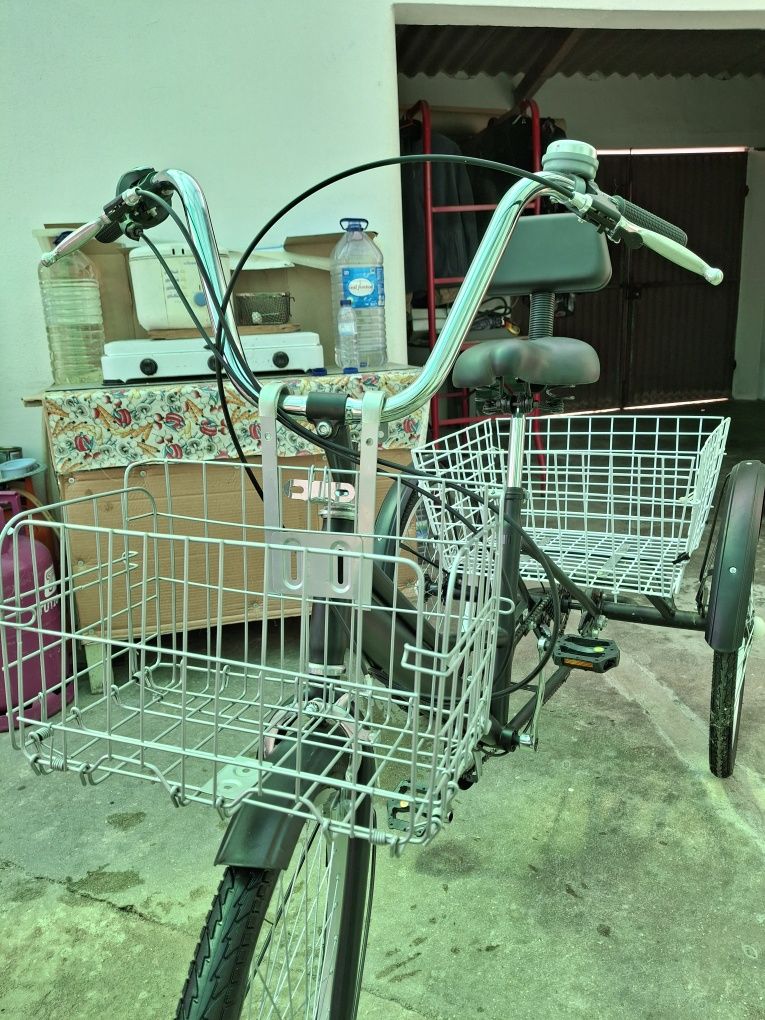 Bicicleta de três rodas para adulto