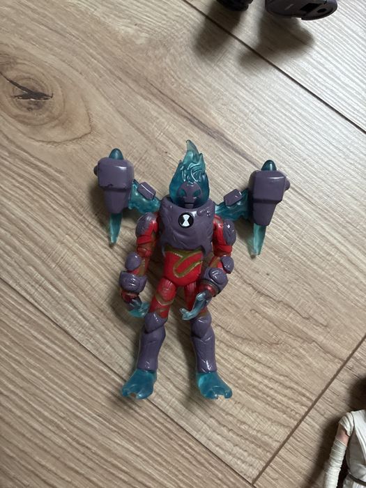 Figurki do zabawy lub kolekcjonerskie