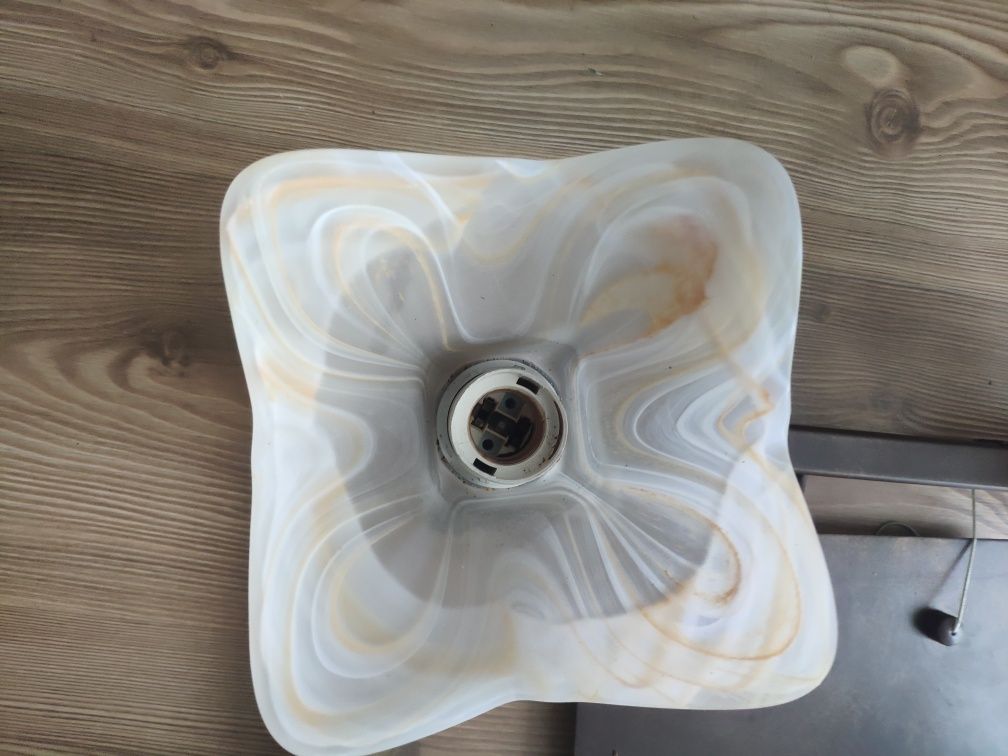 Lampa sufitowa w stylu rustykalnym