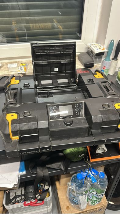 Radio Budowlane Dewalt z Bluetooth i Ładowarką