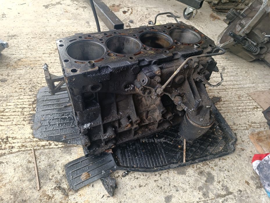 Блок циліндрів двигуна 2.9 Kia Carnival Кіа карнівал