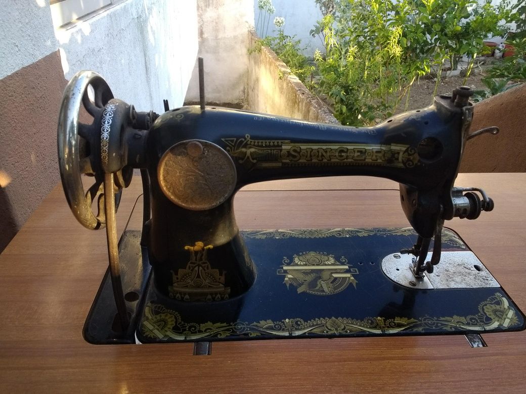 Máquina costura antiga SINGER