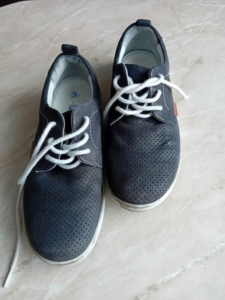 Eleganckie buty chłopięce